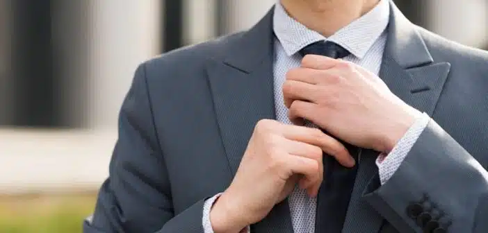 Maîtriser l'art du noeud de cravate Windsor en quelques étapes simples