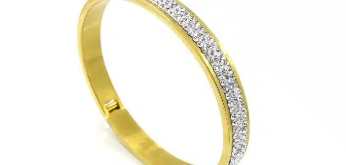 Comment porter des bracelets joncs bangle up ?