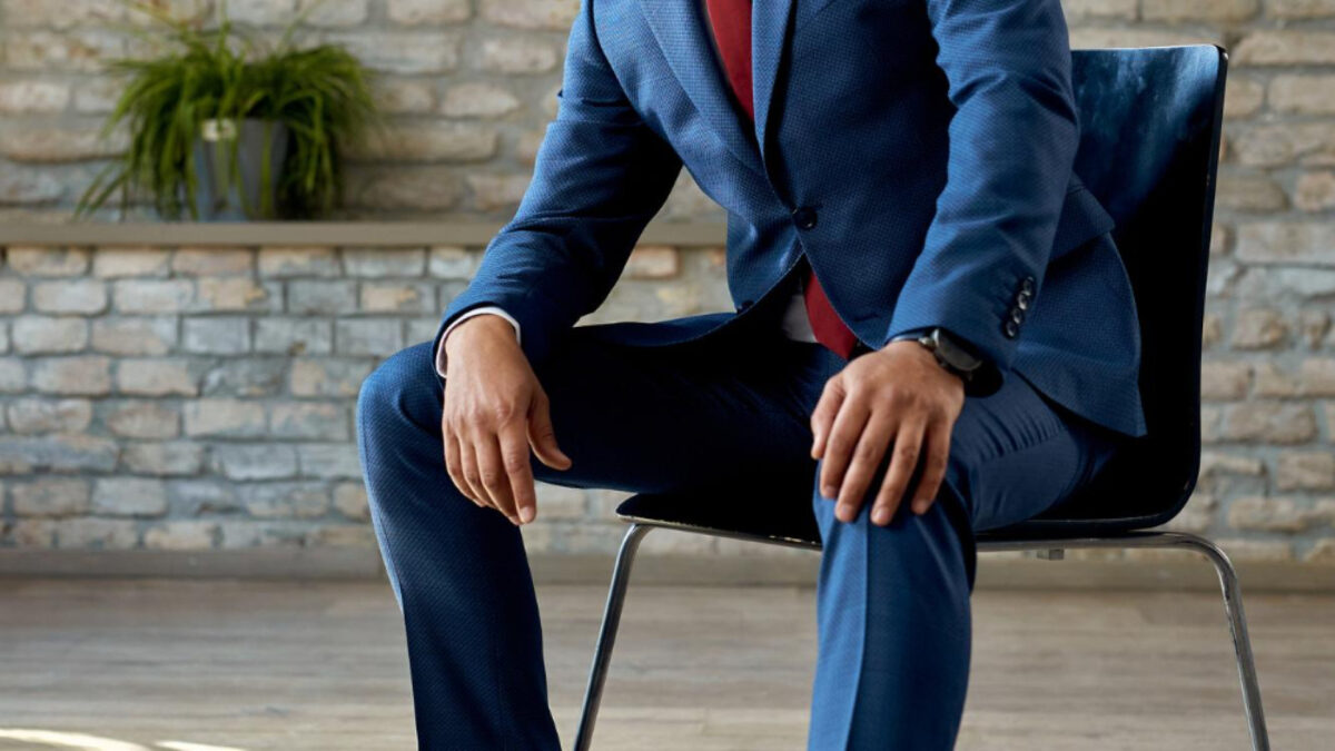 Costume bleu marine et cravate : comment réussir ses associations ?
