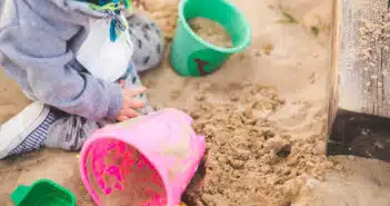 Gardez votre bébé à l'abri des rayons nocifs du soleil !