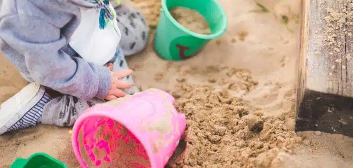 Gardez votre bébé à l'abri des rayons nocifs du soleil !