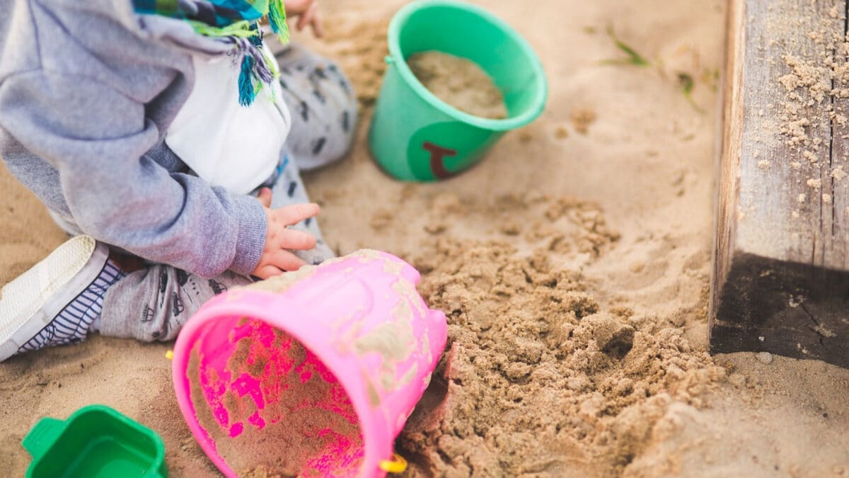 Gardez votre bébé à l'abri des rayons nocifs du soleil !