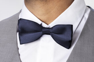 Le nœud papillon s'invite dans le casual chic : comment le porter sans forcer la note ?